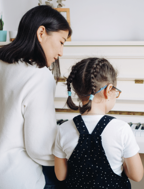 Obrazek przedstawiający człowieka grającego na fortepianie